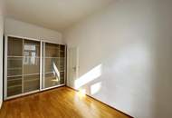 Stilvolle Altbauwohnung mit Balkon in ruhiger Innenhoflage!