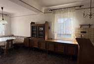 Renovierungsbedürftiges Einfamilienhaus mit idyllischem Garten in Sackgasse