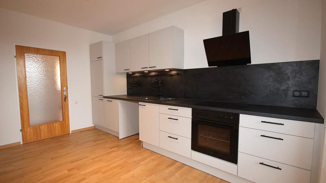 Ruhige 3-Zimmer-Wohnung mit Loggia und Traumausicht - Nähe LKH Graz