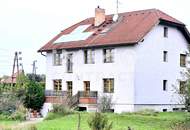 Zweifamilienhaus mit großem Grundstück und Entwicklungspotenzial in Ruhelage