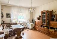 Traumgrund neben dem Wald mit sanierungsbedürftigem Althausbestand