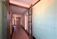 Neu saniertes Kleinbüro oder Praxis // Newly renovated small office or practice //