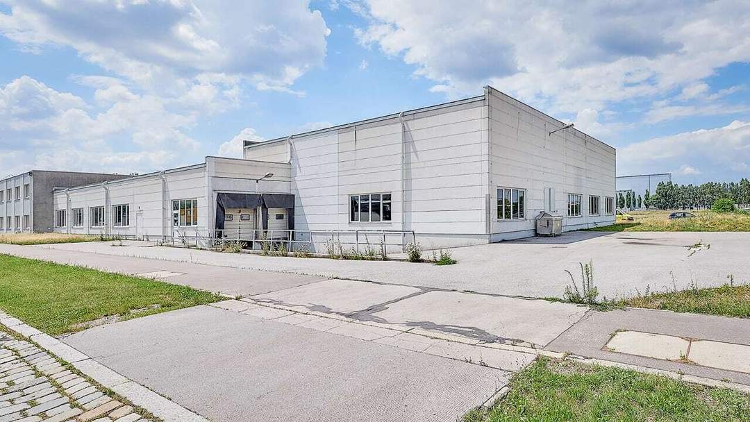 Halle mit 700qm Nutzfläche und 150qm Nebenräume in 1210 Wien – ideal für Lager, Produktion und Logistik
