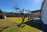 Saniertes 135m² Familienhaus mit überdachter Terrasse, Nebengebäude und Carport am ruhigen Stadtrand