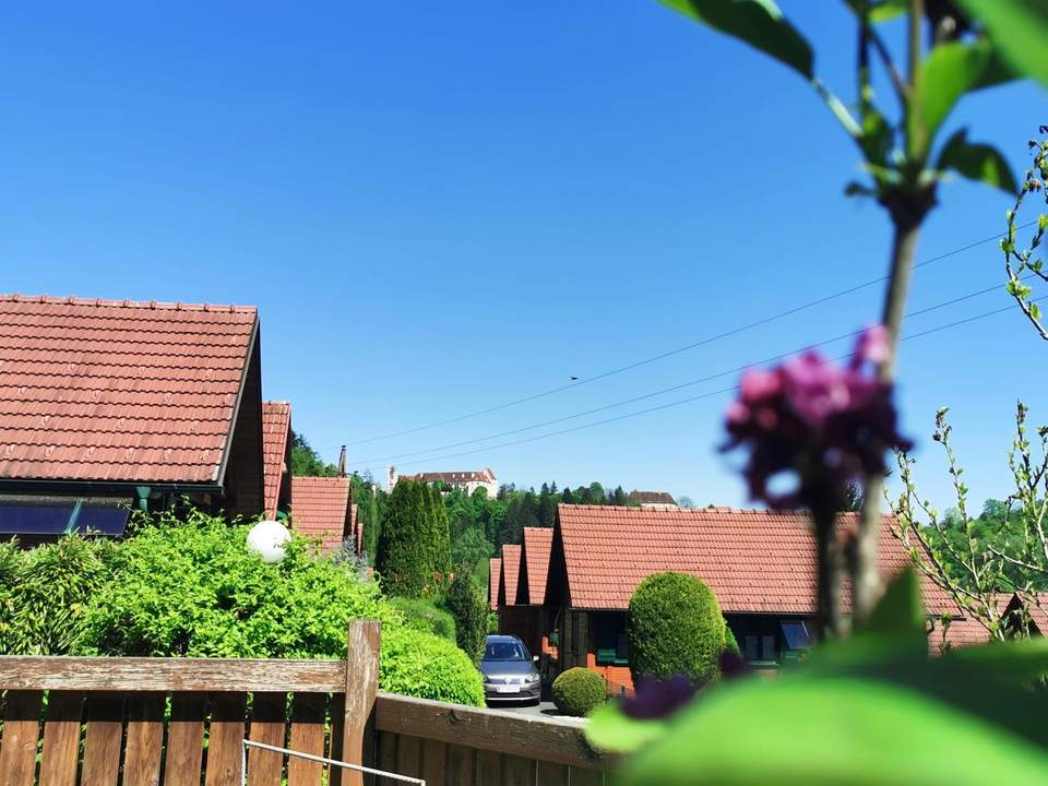 "Seensucht" erfüllt – Ferien-Blockhaus in Aussichtslage