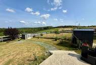 Modernes Wohnen im Grünen: Holzriegel-Einfamilienhaus mit Einliegerwohnung & Traumblick auf 1.800m²