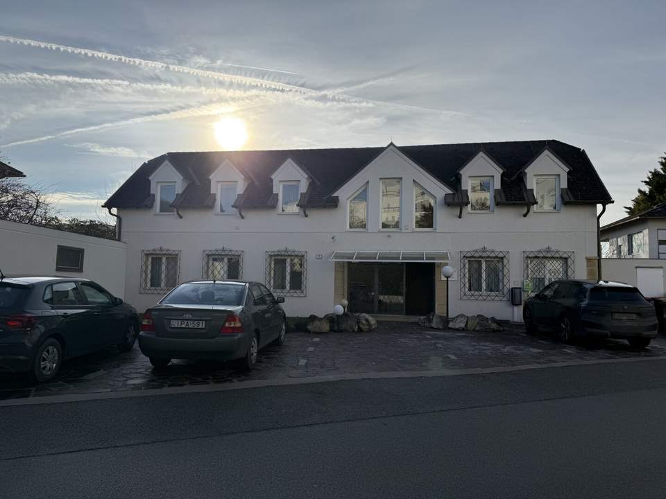 ca. 225 m²repräsentative Büroräumlichkeiten in Zentrumsnähe mit Parkplätzen zu vermieten