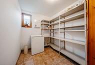 Neuer Preis! Vielseitiges Wohnhaus mit 5 Schlafzimmern, Kamin &amp; Potenzial für zwei Wohneinheiten