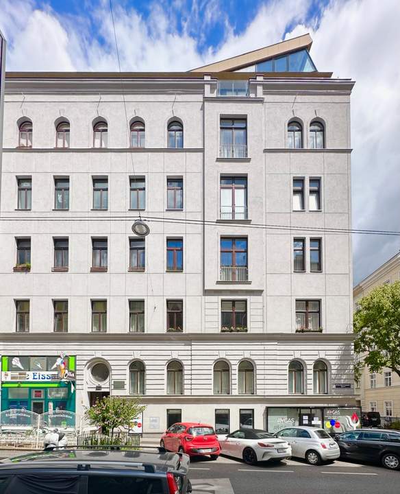 Altbauwohnung in Toplage inklusive Innenhof zu verkaufen (Provisionsfrei)