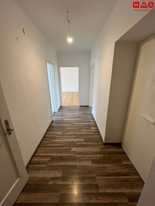 Naturnahe 3-Raum Wohnung mit Balkon! Wohn(t)raum in ländlicher Wohlfühlumgebung, mitten in der wunderbaren Pyhrn-Priel Bergwelt! Ab 01.05.2026 & KEINE Befristung!