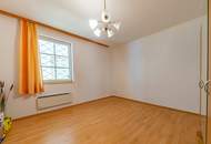 WOHNEN IM ZENTRUM! GERÄUMIGE 2 ZIMMER WOHNUNG MIT 81 m² WOHNFLÄCHE!