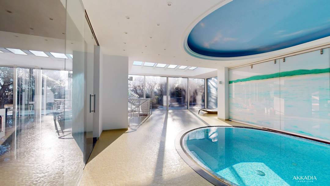 Beeindruckende Architektur mit Indoor Pool Nähe Maurer Hauptplatz – The White Pearl