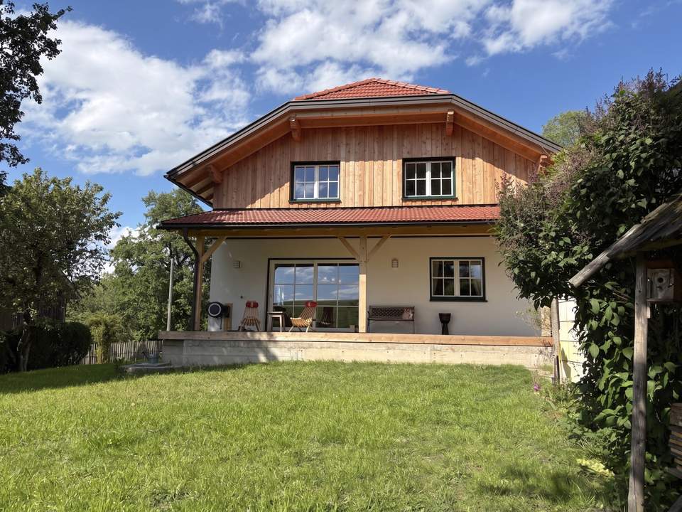 Modernes Einfamilienwohnhaus in idyllischer Grünlage