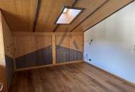 Miete: Dachgeschosswohnung mit Terrasse und Parkplätzen in Aurach