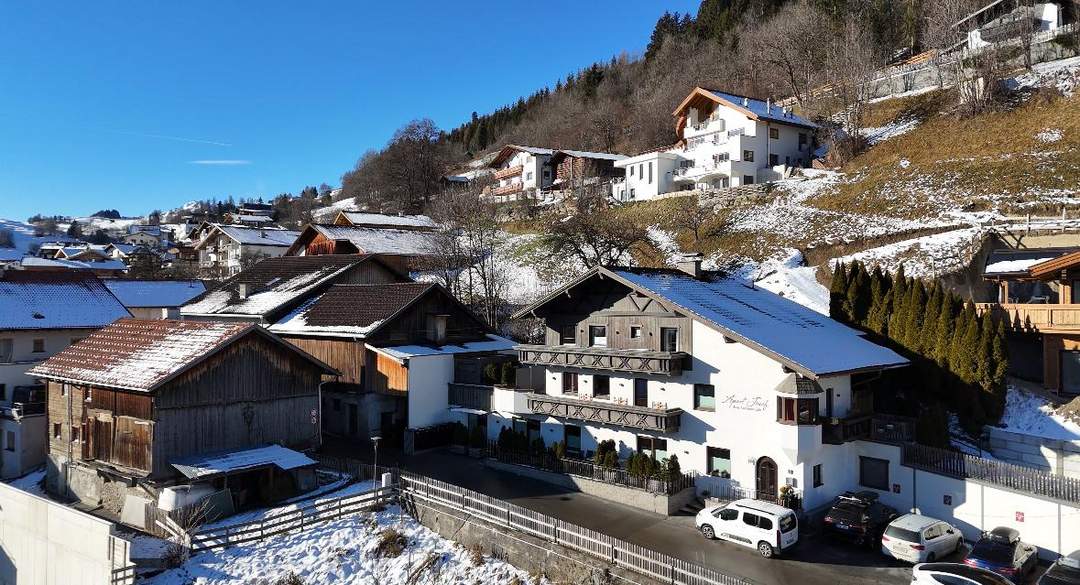 Ihr Apartmenthaus in Ladis - Alpine Eleganz in bester Lage!