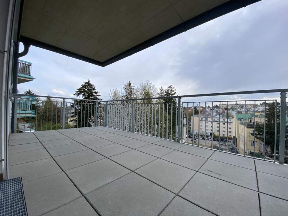 Traumwohnung mit super-großem, überdachten SÜD-Balkon!