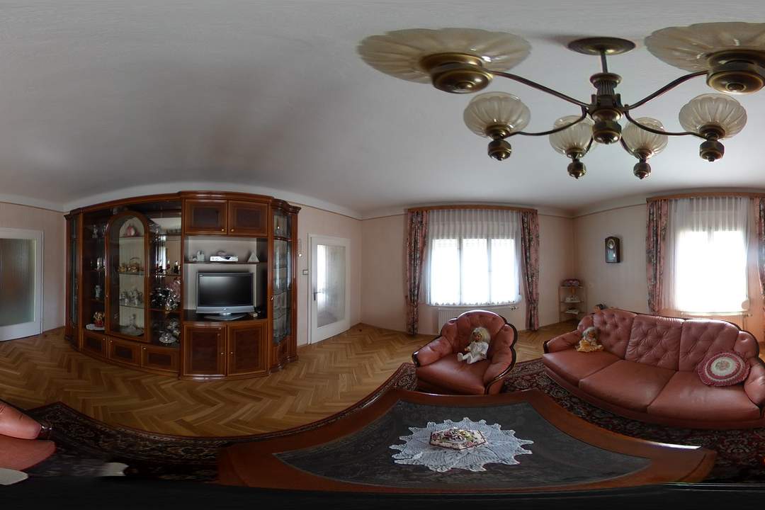 Wohnhaus mit viel Platz und großem Grundstück in schöner, ruhigen Umgebung