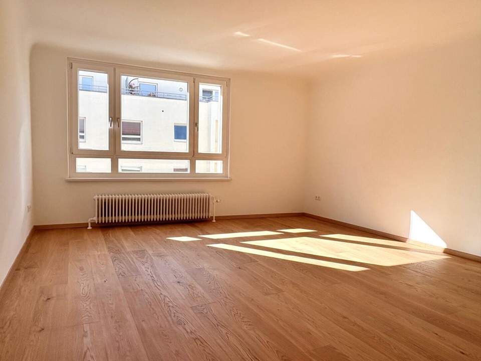 LEBEN IN GERSTHOF - GROSSZÜGIG ANGELEGTE SANIERTE 3 ZIMMER MIT BALKON ZUM INNENHOF