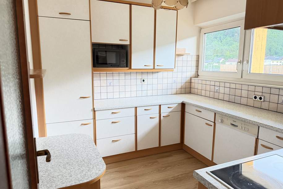 Pendler aufgepasst - sanierte 2-Zimmer-Wohnung mit südseitiger Loggia, Lift und schönem Ausblick, Wohnung-miete, 675,00,€, 2640 Neunkirchen