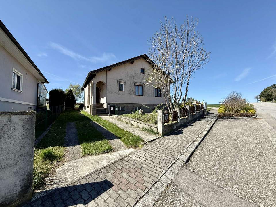 Einfamilienhaus mit großem Garten und Ausbaupotenzial, in ruhiger Lage!