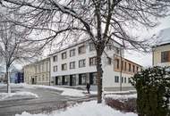 Vollvermietetes Neubau-Zinshaus am Hauptplatz Schrems – nachhaltig & architektonisch herausragend
