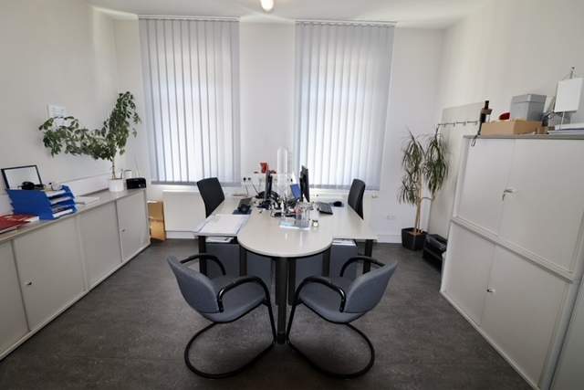 GLEISDORF Büro zu vermieten: TOP-Standort mit ca. 236,81 m² Fläche! Kundenfreundlich mit Parkplätzen!, Gewerbeobjekt-miete, 3.007,97,€, 8200 Weiz