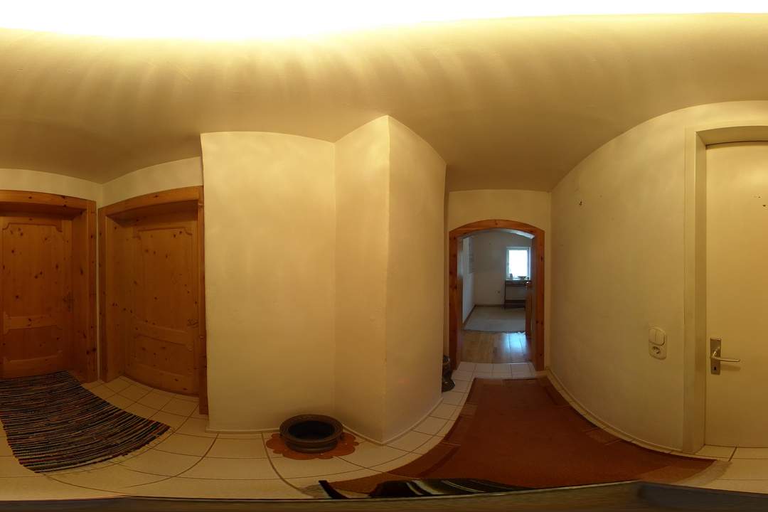 *** Charmantes Landhaus, 154m², Teilsaniert mit großem Gartenanteil und viel Potenzial ***