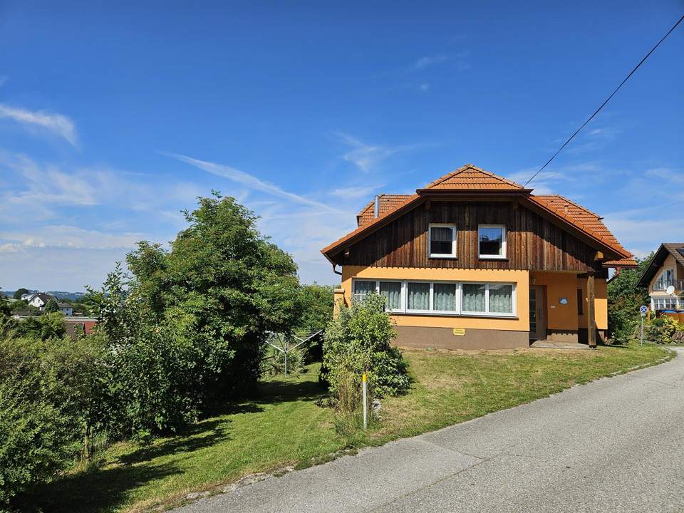 Generalsaniertes Wohnhaus in Zentrumslage