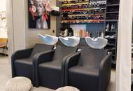 Moderner, komplett ausgestatteter Friseursalon