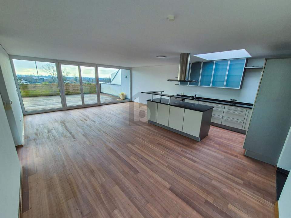TRAUMHAFTES PENTHOUSE MIT EIGENEM ZUGANG