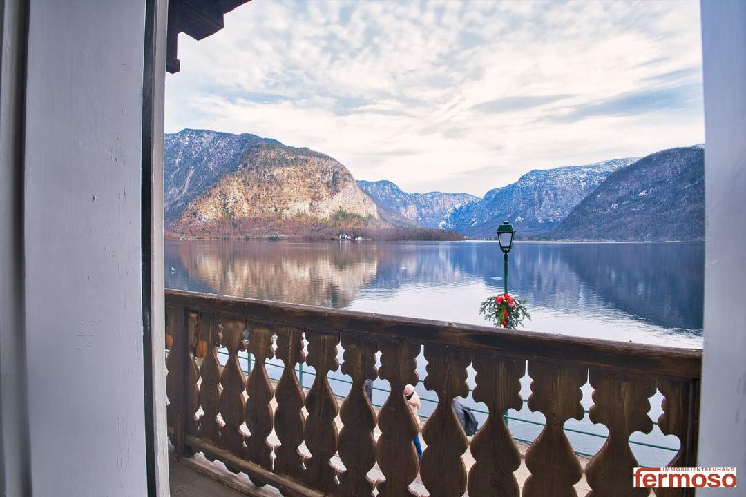 Exklusives Wohnen in idyllischer Lage mit Seeblick - Traumhaus in Hallstatt mit 7 Zimmern, Garten, Balkon und Stellplätzen.