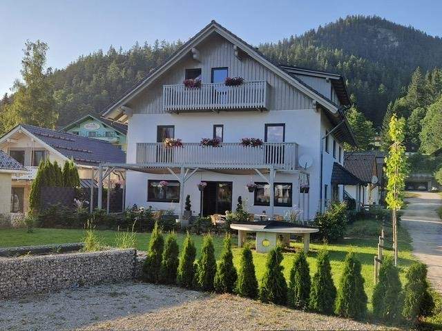 Bad Mitterndorf: Traumhaftes 400m² großes Ein-/Mehrfamilienhaus in bester Lage mit Doppelcarport