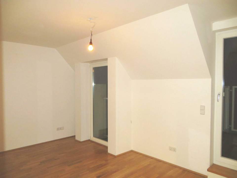 Dachgeschoßwohnugn mit 3,91% Rendite - unbefristet vermieteter 3 Zimmer Terrassentraum