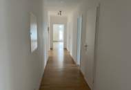 Zur Miete: Renovierte 4,5 Zimmerwohnung mit Balkon in zentraler Lage