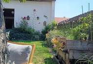 Vielseitiges Wohnhaus mit großzügigem Hof und Nebengebäuden