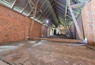 Geräumiges Bauernhaus samt großem Nebengebäude im Bauland