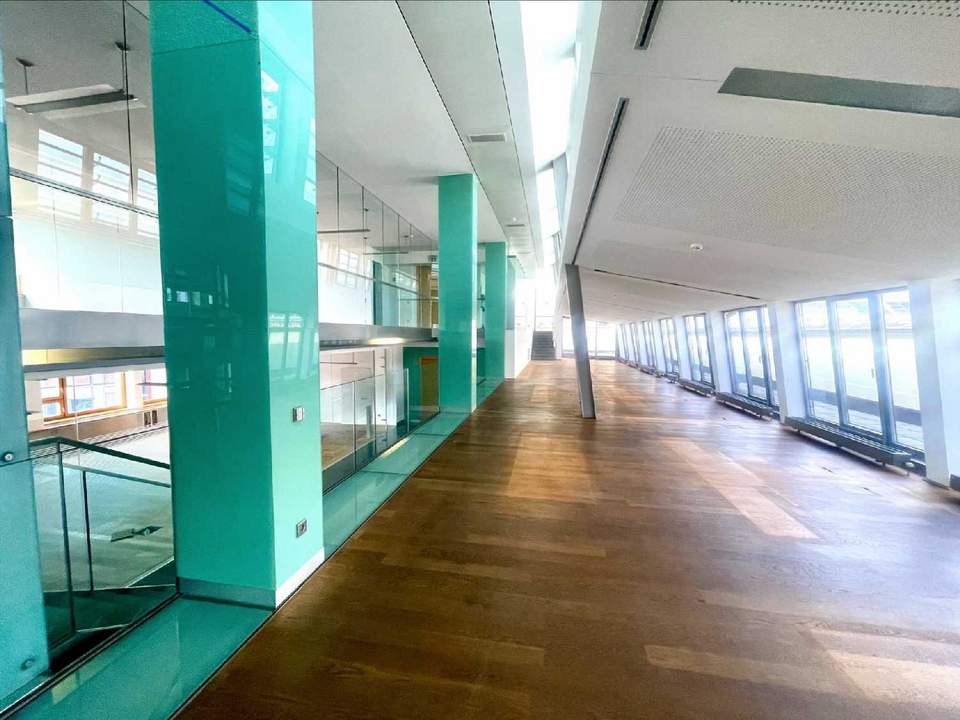 Modernes Open Space Dachgeschossbüro mit großer Terrasse m Wiener Börsegebäude zu mieten