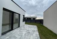 Bungalow, Hochmodernes Seehaus, 3 Zimmer, mit Garten und Terrasse, nur 4 Gehminuten vom Neufelder See entfernt