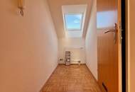 Helle 4-Zimmer-Dachgeschosswohnung mit Terrasse &amp; TG-Platz