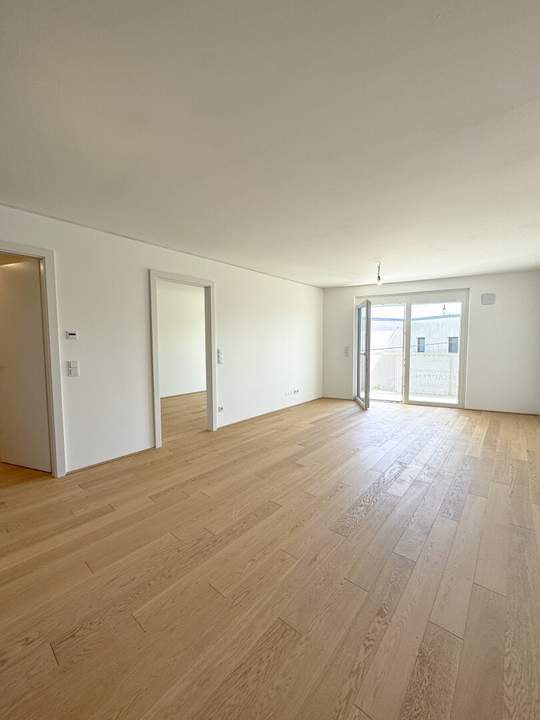 2-Zimmer-Wohnung mit moderner Küche, Balkon und Lift