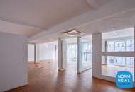 Moderner Büro oder Praxisraum mit Balkon am Paulusplatz