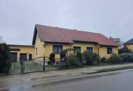 LIEBEVOLLER, SEHR GEPFLEGTER BUNGALOW SAMT NEBENGEBÄUDE MIT PARKÄHNLICHEM GARTEN IN TRAUMHAFTER WOHNLAGE MIT HERRLICHEM GRÜNBLICK DIREKT AN FELDER DER REGION ANGRENZEND