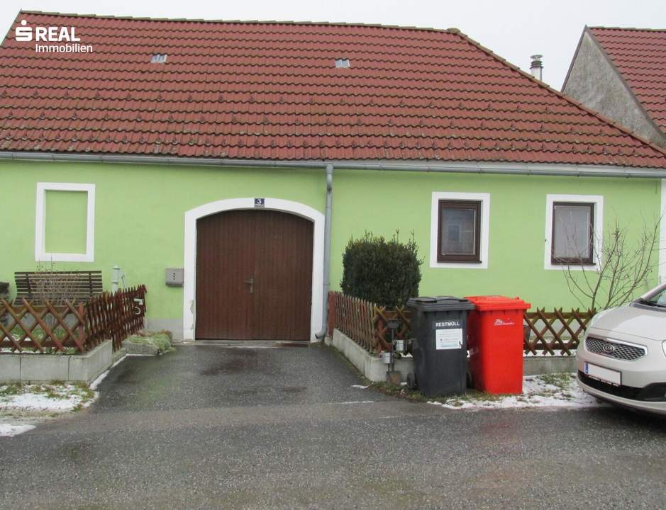 Bauernhaus mit Charme, umschlossenem Innenhof und Nebengebäuden