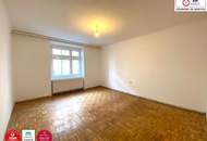 Drei Zimmer Wohnung-Hell-Klar-Altbau