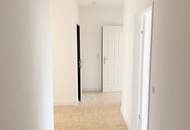 PROVISIONSFREI - SANIERT - ERSTBEZUG: Großzügige und helle 4-Zimmerwohnung im Dachgeschoss mit Eigengarten und zusätzlichen GOODIES!