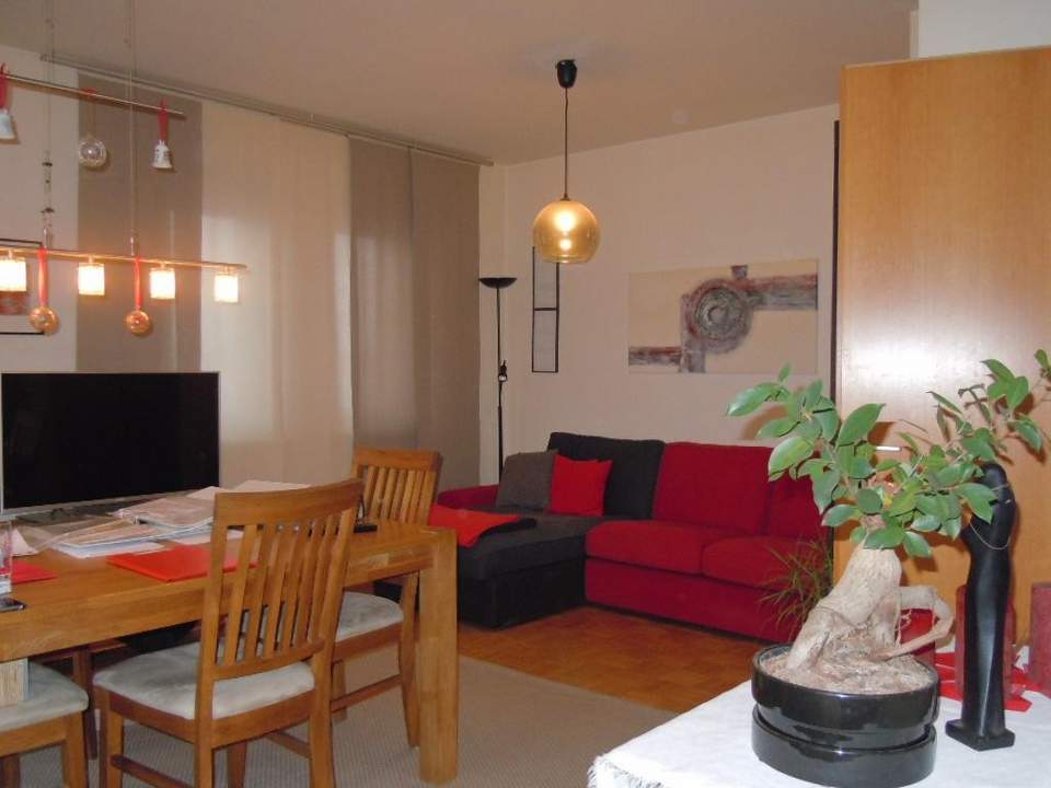 Helle 2-Zimmer-Wohnung mit TG-Platz