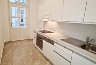 AM GRABEN-NÄHE, 95 m2 Altbau mit Balkon, 2 Zimmer, Komplettküche, Wannenbad, Parketten, 4. Liftstock, Flügeltüren, Spiegelgasse
