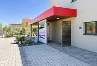 Modernes Bürogebäude mit Wohnnutzung und Pool!