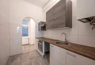 **Hannovermarkt** Renovation Opportunity: Charming 3-Room Period Apartment with Balcony and Airbnb Potential