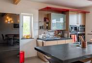 Dachgeschosswohnung in Ruhelage mit traumhaftem Grünblick, eigenem Garten und Garage